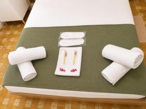 a bed with towels and toothbrushes and chopsticks at Pensión Bandrés Huesca Centro in Huesca +61 photos