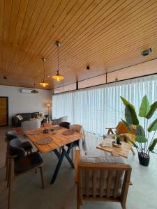 a dining room with a large wooden table and chairs at Alaçam Tatil Evleri in Trabzon