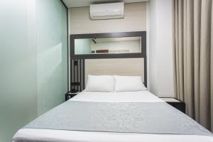 a bedroom with a large bed with white sheets at HOTEL MONTANA in Bello