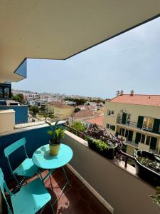 a balcony with a table and two chairs and a window at Casa Oceano 59 in Costa da Caparica