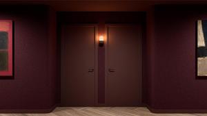 eine Tür in einem Zimmer mit einer Lampe an der Wand in der Unterkunft Little Something Hotel NYC in New York + 8 Fotos