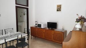 a room with a desk with a computer on top of it at Casa Ferrante in Lecce