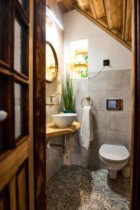 a bathroom with a sink and a toilet at Gasthaus Rokitnik in Rokity