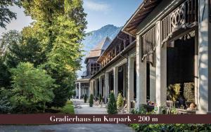 a building with a mountain in the background at Doras Ferienhaus in Bad Reichenhall