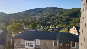 a view of a village with mountains in the background at Casa Rústica Mariana in Lubián