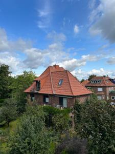 a house with an orange roof on a hill at Charming Apartment Stade in Stade