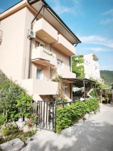 a building with a gate in front of it at Apartmani Vukovic in Budva