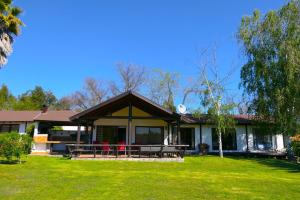 a house with a picnic table in the yard at Lake Rapel, beautiful lake view in Las Cabras