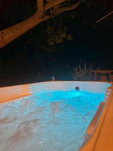 a swimming pool with blue water at night at Palmar el descanso bruma del balsal in Villeta