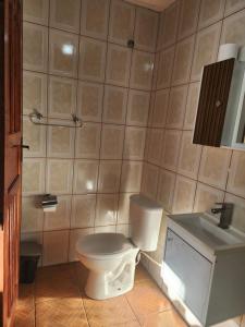 a bathroom with a toilet and a sink at POUSO DO BEIJA FLOR in Paraty