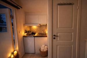 a small kitchen with a sink and a door at Naturstugan in Nacka in Ormingelandet