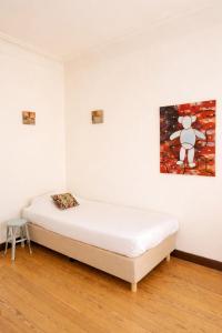a bed in a room with a painting on the wall at villa marguerite in Lunas