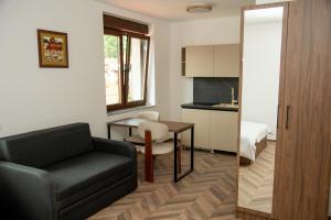 a living room with a couch and a table at Apartmani Gradska in Prijepolje