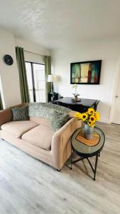 a living room with a couch and a table with flowers at Cozy Getaway in Orlando +10 photos