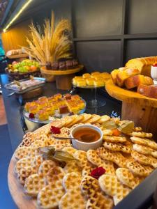 a buffet with many different types of bread and pastries at Bavaria Sport Hotel in Gramado