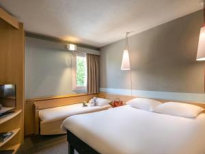a hotel room with two beds and a window at ibis Gap Centre in Gap
