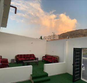 a room with couches and a table and a window at شاليه سما in Taif