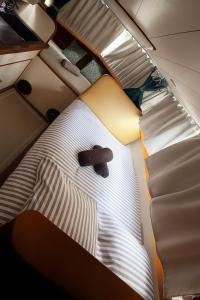 a couple of beds in a room at Zimon- Bateau Authentique - vue sur la Seine in Rouen