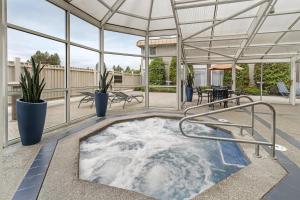 a hot tub in the middle of a patio at Best Western Plus Coeur d'Alene Inn in Coeur d'Alene