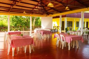 a restaurant with red and white tables and chairs at Jurisu Resort in San Vicente
