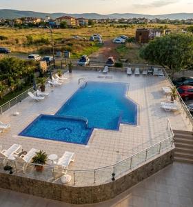 a large swimming pool with chairs at Апартаменти Спас 2 in Sinemorets