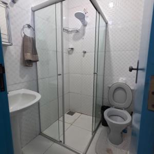 a bathroom with a shower with a toilet and a sink at Casa Centro Exclusiva Diamantina in Diamantina +32 photos