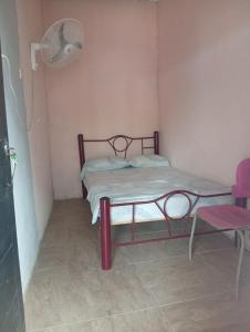 a small room with a bed and a table at Casa Hotel el Sueño in Villavieja