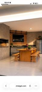 a kitchen with a table and benches in it at Pousada Rancho do Sossego in Céu Azul