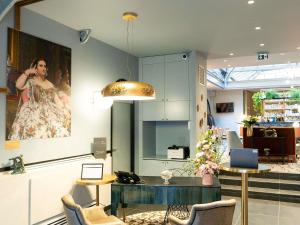 a shop with a picture of a woman on the wall at Hôtel Mercure Montauban in Montauban