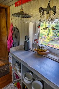 a kitchen with a blue counter with plates on it at Ala Sarise saunamaja in Sarise