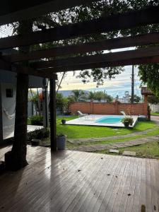 a wooden deck with a view of a swimming pool at Recanto R2V in Chapada dos Guimarães