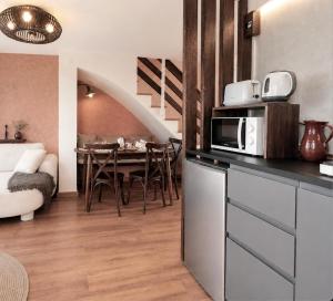 a kitchen and dining room with a table with a microwave at Apartamento Ca Blai de Brull en el centro de Tivissa in Tivissa +24 photos
