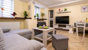 a living room with a couch and a table at Ferienwohnung Mamma Rosa 1 in Wunsiedel