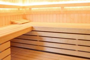 a small sauna with wooden floors and aermottermottermott at Wellness Chalupy LETOKRUHY in Jeseník