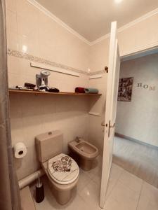 a small bathroom with a toilet and a shower at Vue Panoramique Vence Balcon & Calme in Vence