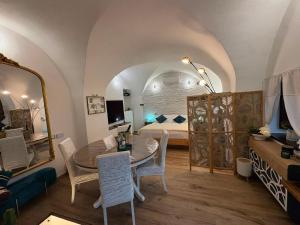 a living room with a table and a bedroom at Nena Maleni in Tovo San Giacomo