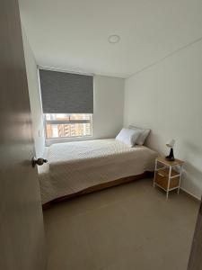 a bedroom with a bed and a window at Atardeceres de Sabaneta in Sabaneta +16 photos