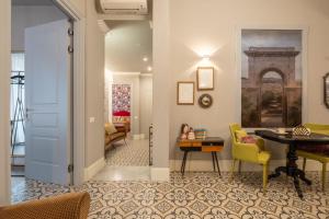 a hallway with a room with a table and chairs at Guest House 73 in Cagliari