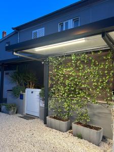 a building with a ivy covered wall next to a garage at Studio Mare in Zadar