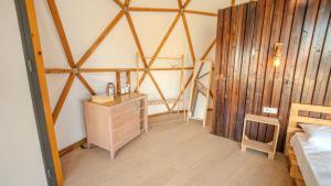 a room with a bed and a wooden floor at Belek Glamping House in Çakıllık