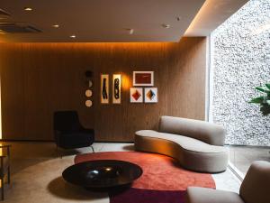 a living room with a couch and a table at Mercure Camboriu in Balneário Camboriú