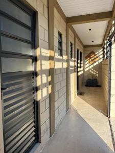 a garage door on the side of a building at Vila Chacrinha apartamento 2 in Campo Limpo