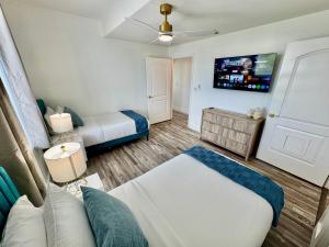 a room with a bed and a couch and a tv at Balcony Lake Views - Pool, Gym, WiFi & Parking in Orlando