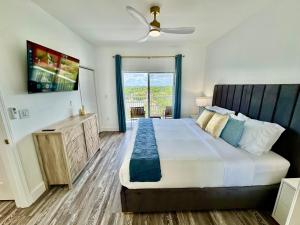 a bedroom with a large bed and a balcony at Balcony Lake Views - Pool, Gym, WiFi & Parking in Orlando
