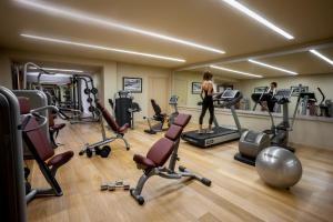 Fitness centrum a/nebo fitness zařízení v ubytování Val di Luce SPA Resort