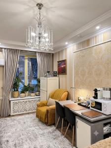 a living room with a desk and a couch at Stefan 64 in Chişinău