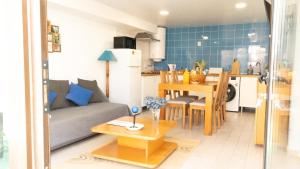 a living room with a couch and a table at Casinha Alice in Nazaré