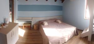 a bedroom with a white bed and a desk at Casa All'Angelo in Piovene Rocchette