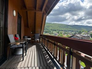 a balcony with chairs and a view of the mountains at Ferienwohnung mit großem Balkon und Blick in den Taunus in Oberems
