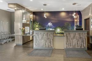 a lobby with a reception desk and a pharmacy at Best Western Plus Spokane North in Spokane +37 photos